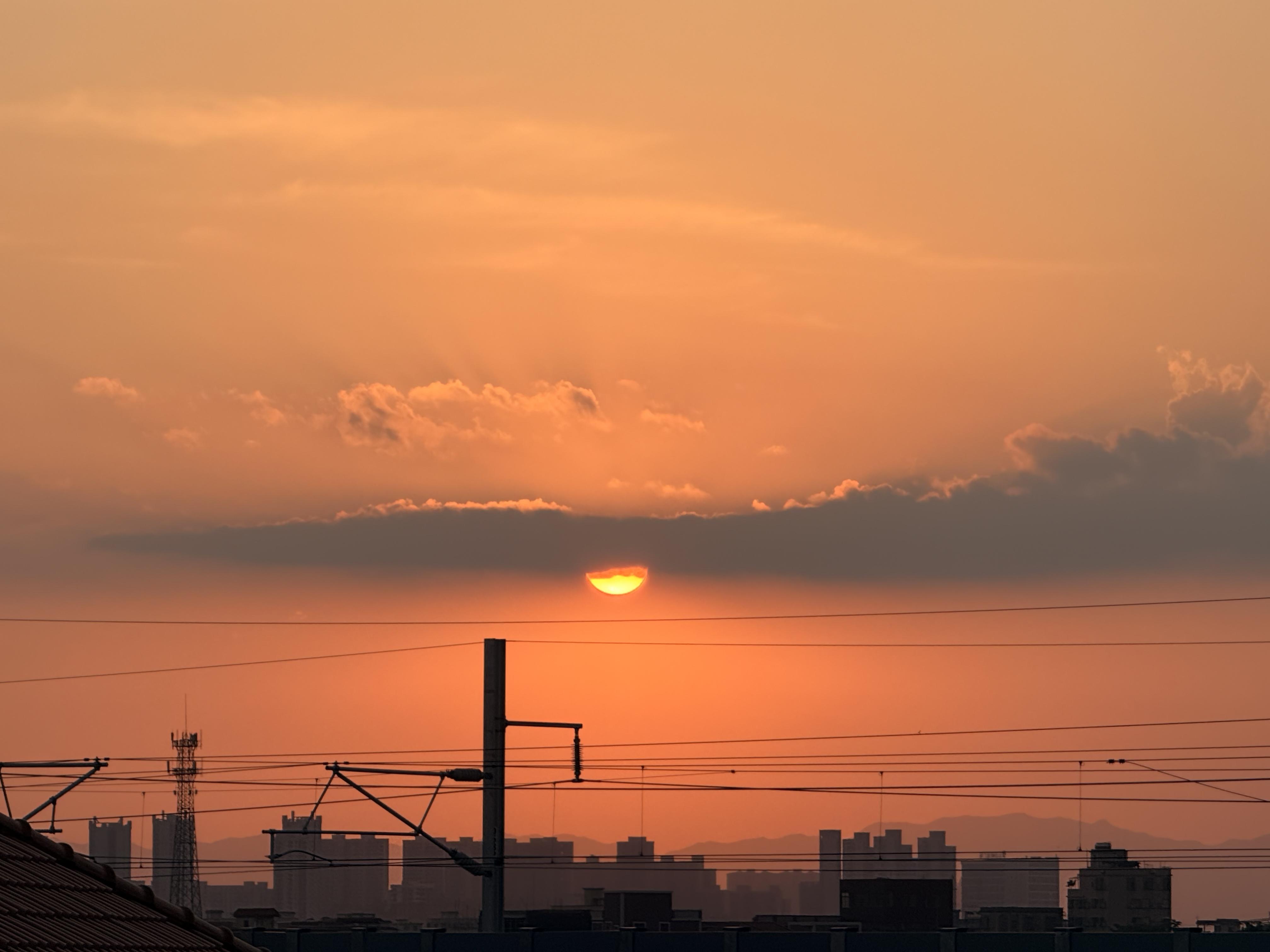 暮晖下的城市脉络.jpeg