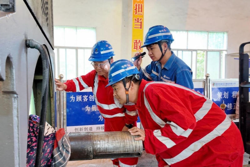 jimeng-2026-07-29-4319-DJI_20260729093332_0026_D请你帮我把人物后面背景的杂物去..._副本.jpg