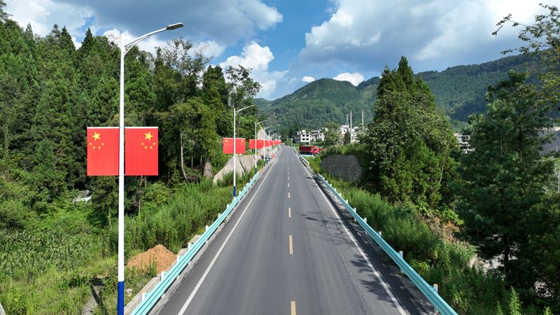 织金平远厂区外运煤大道_副本.jpg 织金平远厂区外运煤大道_副本.jpg