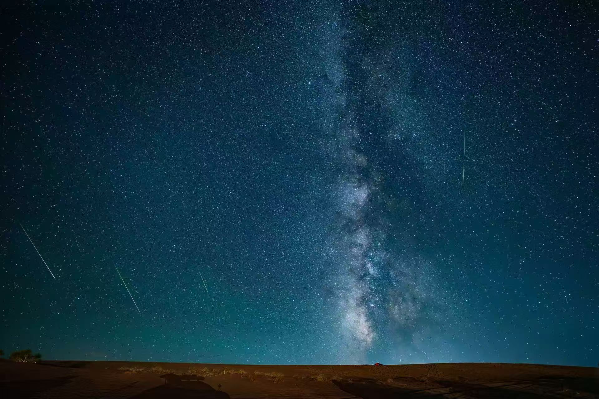 8-11摄影作品：英仙座流星雨 司霁.jpg